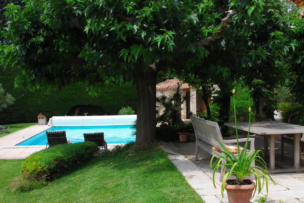 Le Mas Des Lauriers Panzió Paradou Kültér fotó